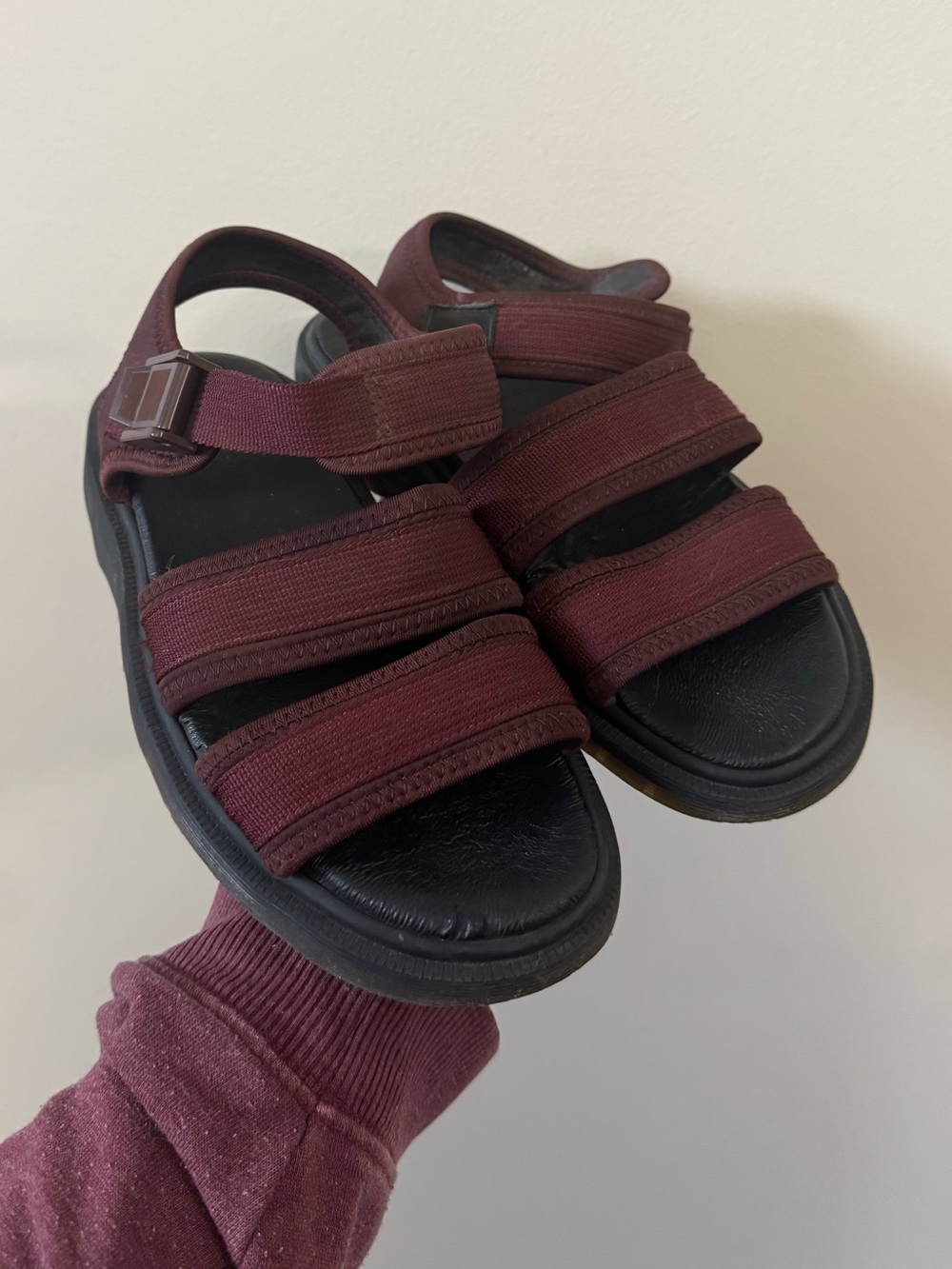Dr Martens Effa black insole with burgundy strap sandals - Size 7 women’s